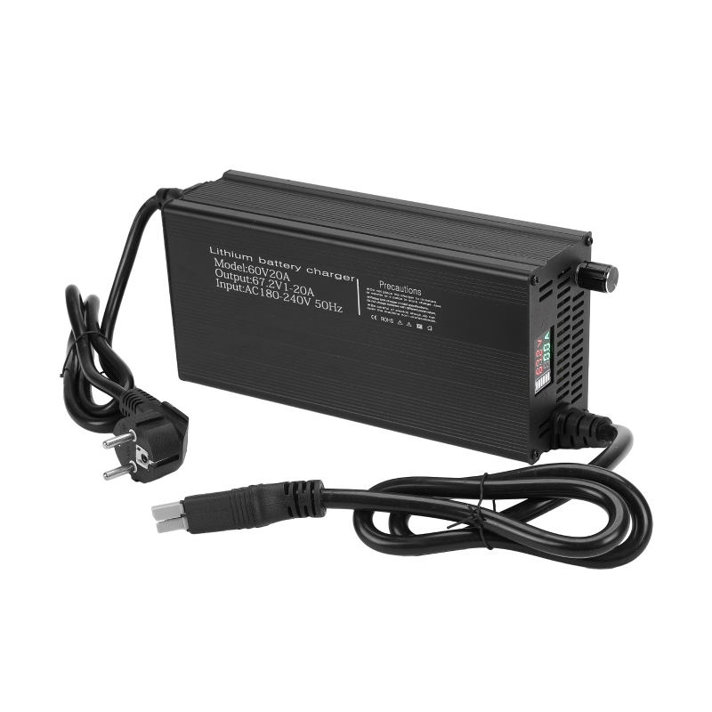 リチウム電池充電器 調整可能な電流 60V 1-8A 1-1 - 84V 20A Smart Charger のレビューと価格